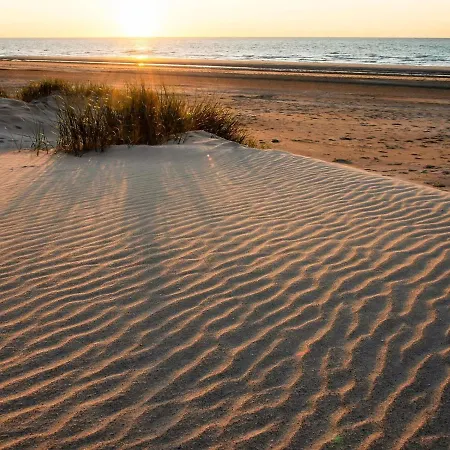 With 1 Bedroom And Direct Sea View Apartment *