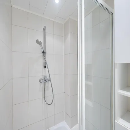 With 1 Bedroom And Direct Sea View Apartman